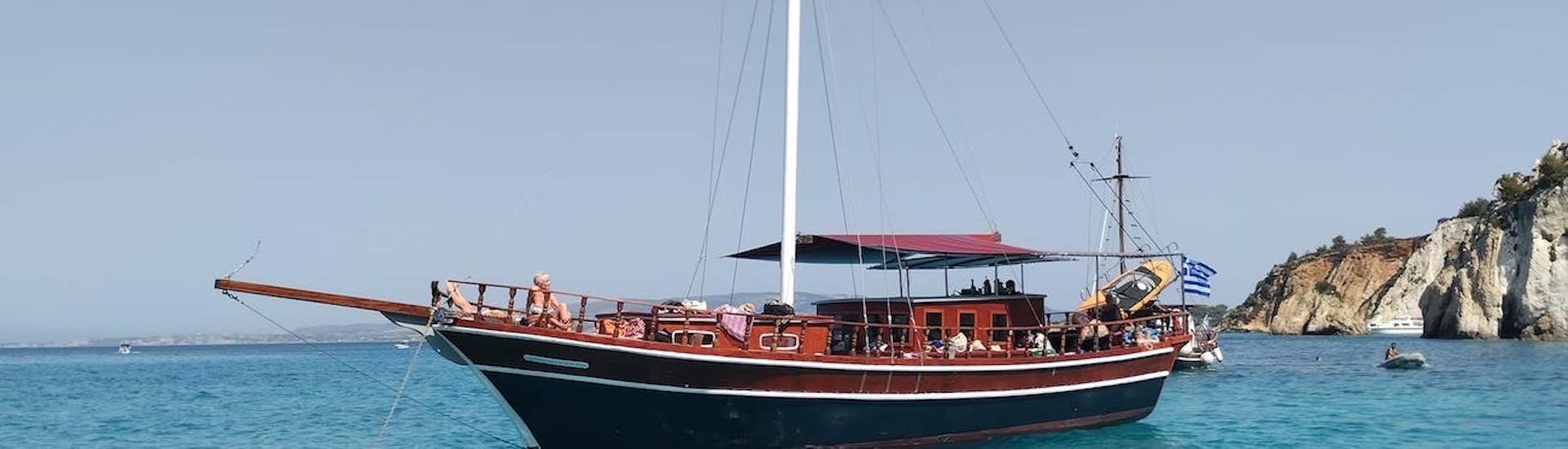 Zeilboottocht van Argostoli naar Xi Beach  & zwemmen
