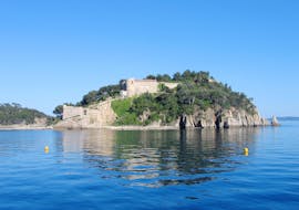 Vue lors de la Balade en bateau au Fort de Brégançon depuis Le Lavandou avec Vedettes Îles d'Or & Le Corsaire.