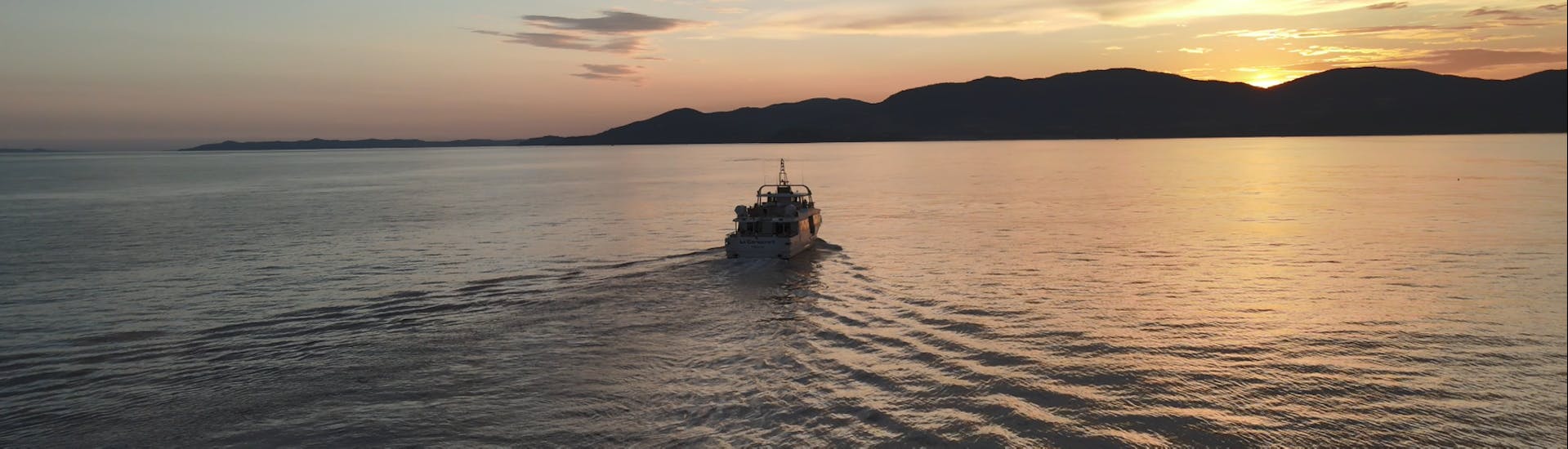 Vue lors de la Balade en bateau au coucher de soleil depuis Le Lavandou avec Dégustation avec Vedettes Îles d'Or & Le Corsaire.