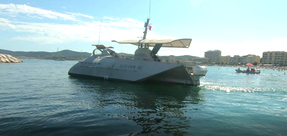 L'imbarcazione durante il Giro in semi-sottomarino "Seascope" da Le Lavandou con Vedettes Îles d'Or & Le Corsaire.