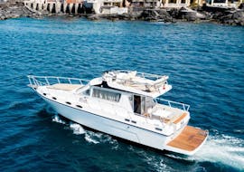 De boot Wish gebruikt tijdens de Privéboottocht van Catania naar Taormina en Isola Bella met aperitief met Wish Boat Rent Catania.