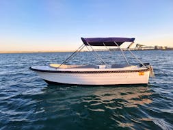 One of the boats of Adventure Boat Torrevieja up to 5 people without license needed navigating in Torrevieja with Adventure Boat Torrevieja.