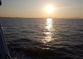 Der Sonnenuntergang auf der privaten Bootstour zur Blauen Lagune und Sivota mit Schnorcheln mit Pegasus Cruises.