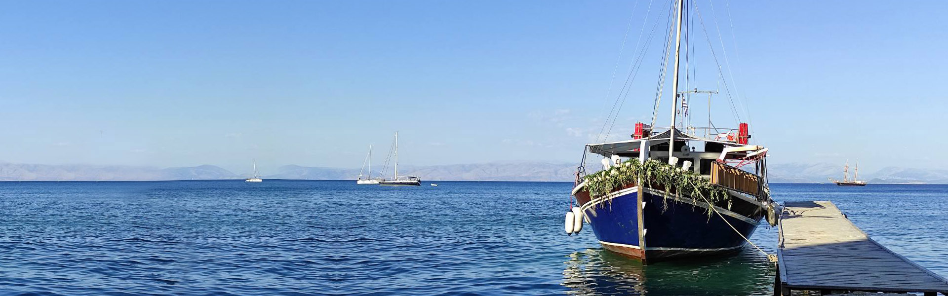Paseo en velero de Lefkimmi a Sivota  & baño en el mar.
