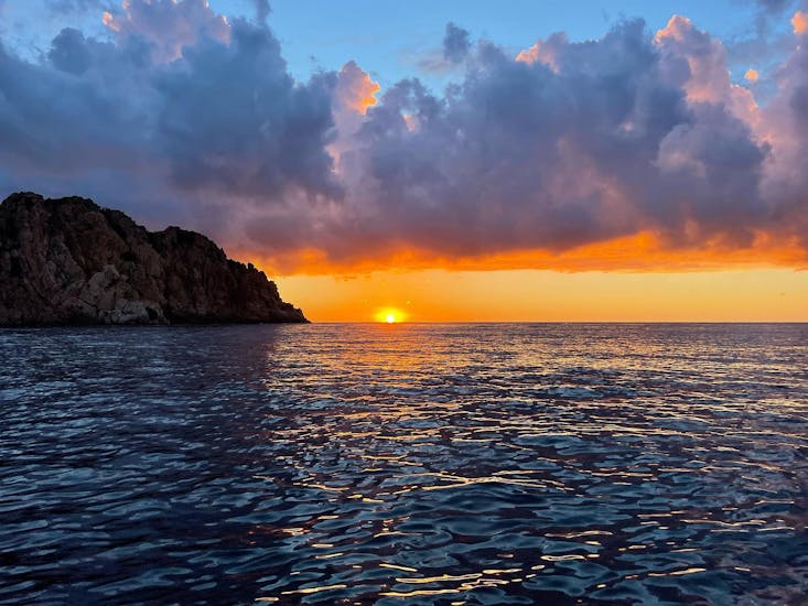 Bootstour von Porto (Korsika) - Calanques de Piana mit Schwimmen & Sonnenuntergang.