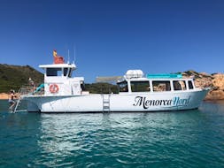 Excursion en bateau de Fornells à Cala Pregonda avec Snorkeling et SUP avec Menorca Nord.