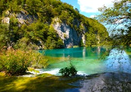 Le lac qui peut être visité pendant l'Excursion en bus & bateau au parc national de Plitvice avec Jadera Booking Zadar.