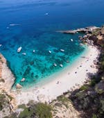 Il Golfo di Orosei che puoi visitare con la Gita in barca al Golfo di Orosei e alla Grotta del Fico con soste per nuotare con Sardinia Natural Park Tours.