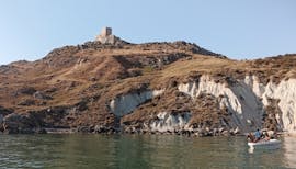 Il Castello Chiaramontano visto dal mare durante la Gita in barca privata alla Scala dei Turchi e alla Riserva Naturale di Punta Bianca con Forte Mare Agrigento.