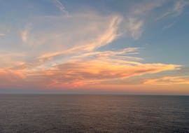Il tramonto visto dalla barca durante il Giro in barca privata al tramonto da Agrigento a Scala dei Turchi e Realmonte con Forte Mare Agrigento.