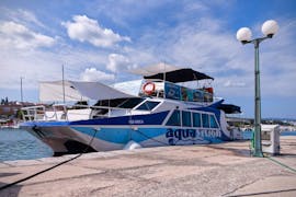 Le bateau utilisé pour l'Excursion en catamaran à fond de verre de Malinska & Njivice à Beli sur l'île de Cres avec Aquavision Aquarius Malinska.