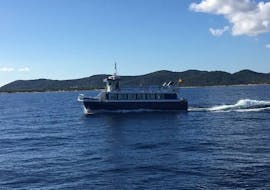Boottocht van Platja d'en Bossa naar Platja d'en Bossa  & toeristische attracties met Aquabus Ferry Boats Ibiza.