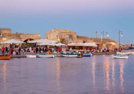 Gita in barca privata da Avola a Marzamemi al tramonto con aperitivo con Ioniam Rent Boat Avola.