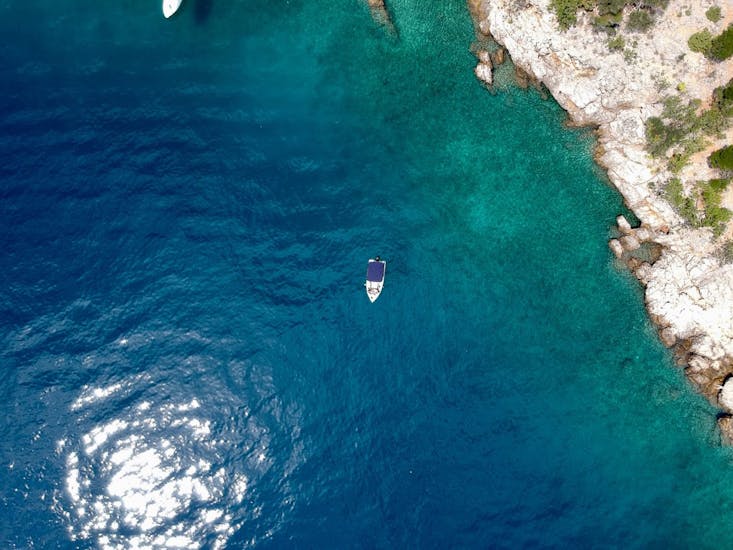 Boat gliding through the water during the Boat Rental in Kvarner Bay (up to 6 people) with ML Aquatics Opatija.