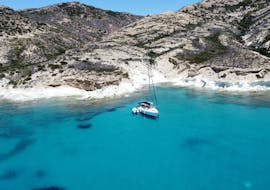 The coast of Milos on the sailing trip around Milos to Kleftiko with lunch & snorkeling with Odysseus A Cruises Milos.