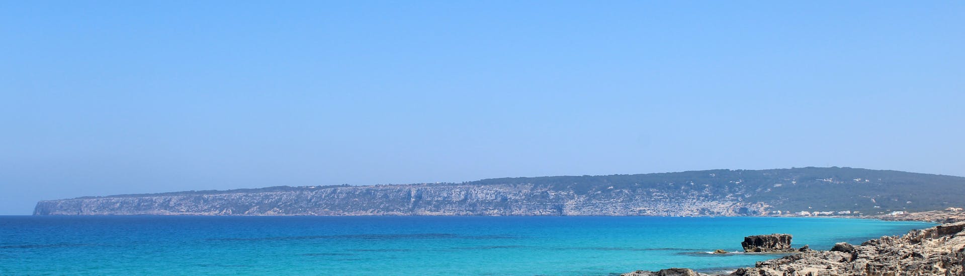 Vistas que se pueden ver en Formentera desde una clase de SUP yoga con Wet4Fun Formentera.