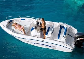 The Soverato 600 boat that you can rent with the Boat rental in Alghero up to 5 people with Ares Turismo Alghero.