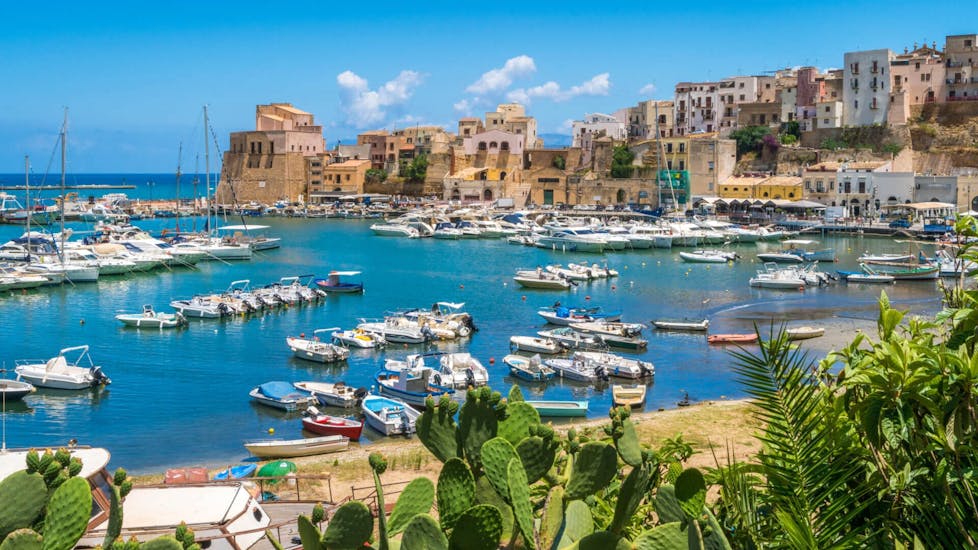 View of the port where you can find the Boat Rental in Castellammare del Golfo (up to 6 people) with Passione Blue Castellammare del Golfo.