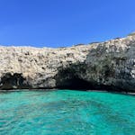 Una delle grotte che potete visitare grazie al Giro in barca alle grotte di Santa Maria di Leuca con aperitivo con Nautica Marilor Leuca.