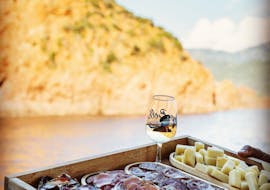 Aperitif board during the sunset boat trip in the calanques of Piana and Capo Rosso with aperitif with Mare Bellu.