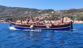 Das vintage Gozzo, das von Bi.Pe.De La Maddalena während des Bootsverleih in La Maddalena (bis zu 8 Personen) - Palau, La Maddalena & Insel Budelli - Pink Beach mit Bi.Pe.De. La Maddalena.