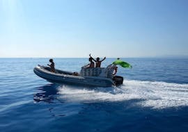 Das RIB-Boot der Scala dei Turchi Experience während der RIB-Bootsfahrt zur Scala dei Turchi und zum Spiaggia di Giallonardo.
