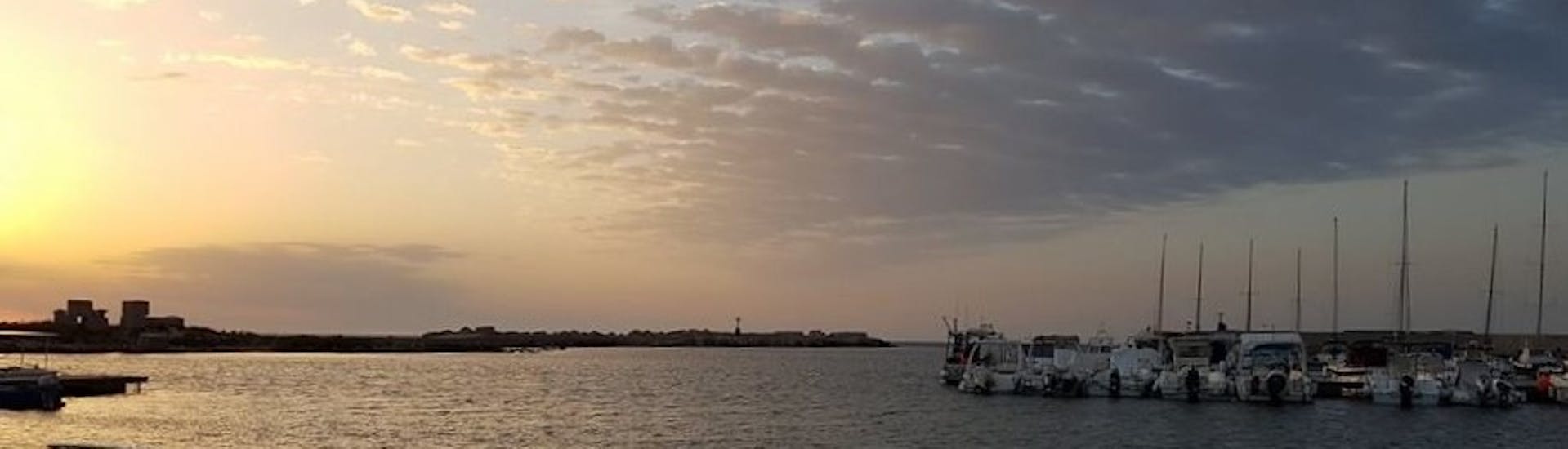 La baia dove parte il Giro in barca al tramonto da St. Julian's alla Laguna Blu con Sun & Fun Watersports Malta.
