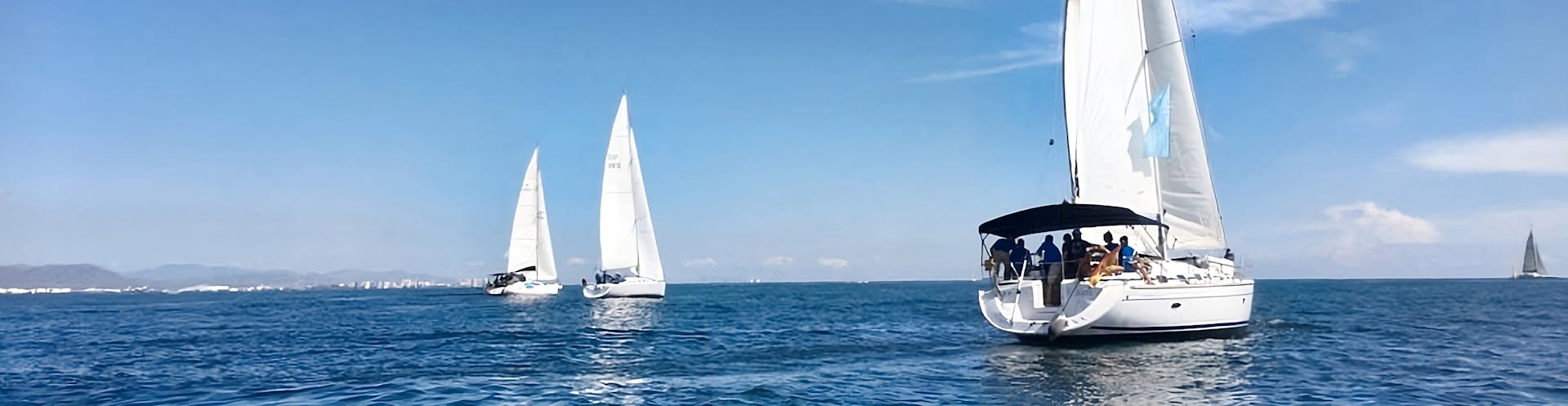 Privé zeilboottocht van Valencia naar Port Saplatja met zwemmen & toeristische attracties
