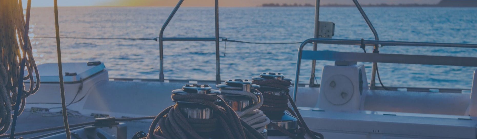 One of Alfa Nautica Valencia's unlicensed rental boats ready to go out navigating for up to 6 people.