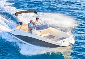 Alfa Nautica Valencia rental boat with licence needed and for up to 7 people in the Mediterranean Sea navigating with Alfa Náutica Valencia.