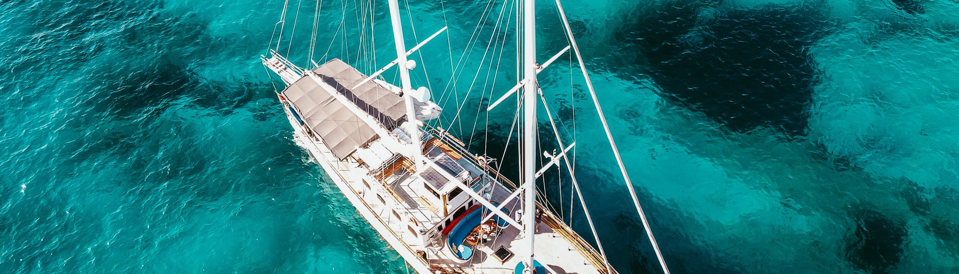 Gita in caicco a 3 baie con sosta alla Laguna Blu e Comino da Sliema con Hera Cruises Sliema.