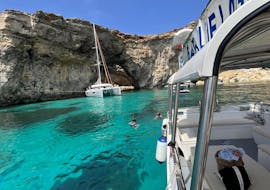Bateau de Xlendi Pleasure Cruise lors de l'excursion en bateau de Mgarr autour de Comino et du Blue Lagoon.
