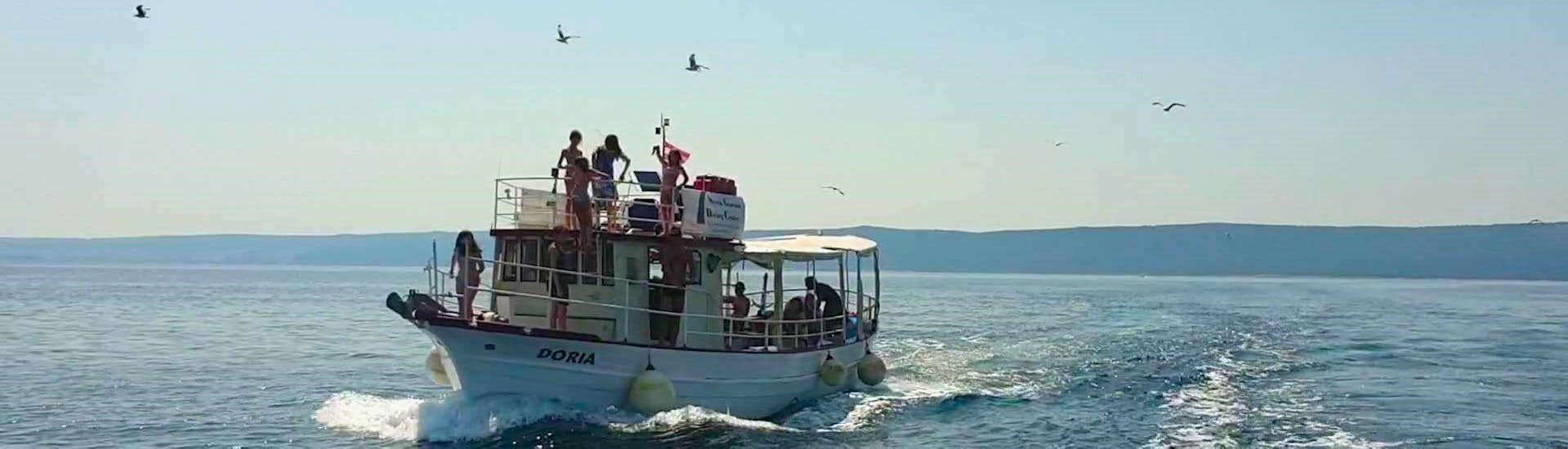 Balade en bateau à la baie de Krušij, Grotte Bleue & Plage d'Or avec Apéritif.