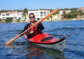 A man happy to be able to enjoy a guided kayak trip in Fornells bay & Cabra Salada in Menorca with Katayak Menorca