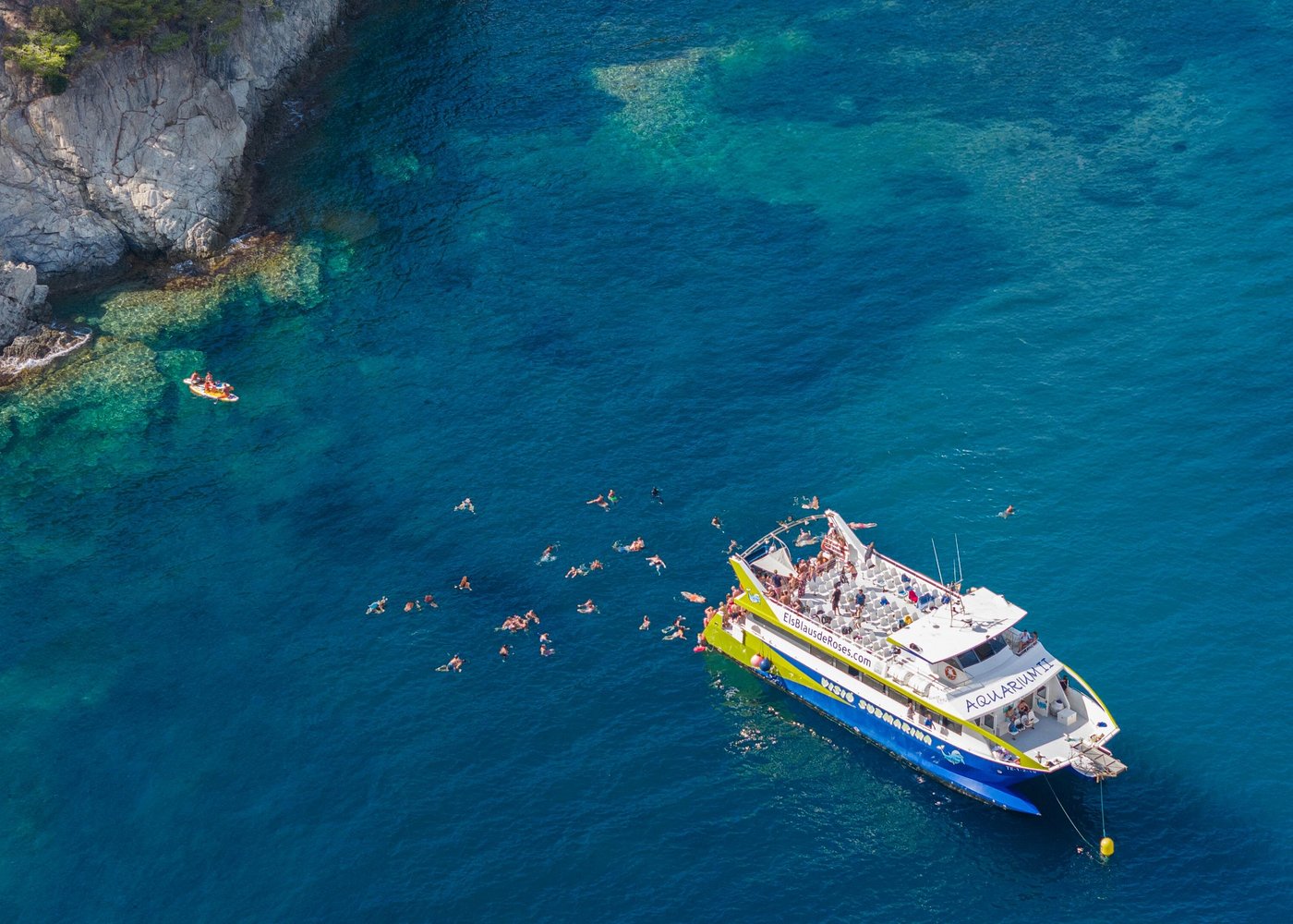 Gita in catamarano con vista sottomarina a Cap de Creus con sosta per nuotare con Els Blaus de Roses.
