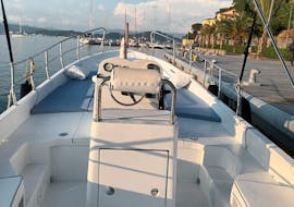 La barca usata durante la gita in barca a Porto Venere con snorkeling con Nautical Rent Boat Tour Porto Venere.