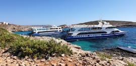 Vue du bateau de Supreme Travel durant l'excursion en bateau autour de Gozo, Comino et du Lagon Bleu avec arrêt baignade avec Supreme Travel Malta.