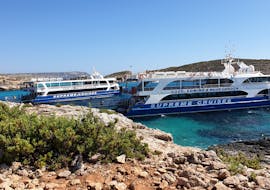 Vue du bateau de Supreme Travel durant l'excursion en bateau autour de Gozo, Comino et du Lagon Bleu avec arrêt baignade avec Supreme Travel Malta.