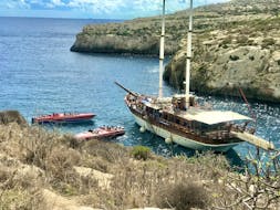 La barca di Supreme Travel durante la Gita in barca alle Tre Isole con sosta per nuotare con Supreme Travel Malta