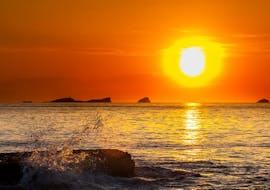 Katamarantour bei Sonnenuntergang zur Cala Bassa & Cala Conta mit Schnorcheln mit Capitan Nemo Ibiza