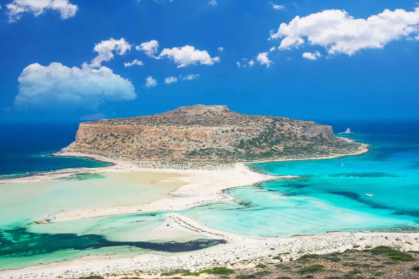 La isla de Gramvousa, que podrás visitar durante el paseo en barco privado desde Falasarna a la laguna de Balos y Gramvousa.