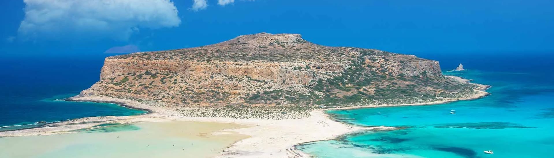 La isla de Gramvousa, que podrás visitar durante el paseo en barco privado desde Falasarna a la laguna de Balos y Gramvousa.