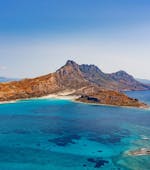 Vue d'une plage que l'on peut visiter pendant la Balade en bateau à Gramvousa & Lagon de Balos avec Déjeuner & Baignade avec Cretan Odyssey.