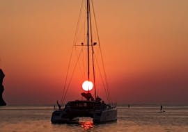 Giro in catamarano a vela a Barcellona al tramonto con cena con Sailing Experience BCN.