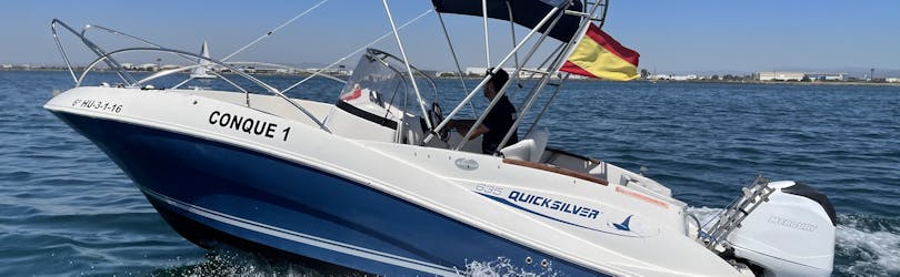 The Quicksilver 535 boat during a rental in La Pobla de Farnals, Valencia (up to 6 people) with Licence from Low Cost Charter Pobla de Farnals.