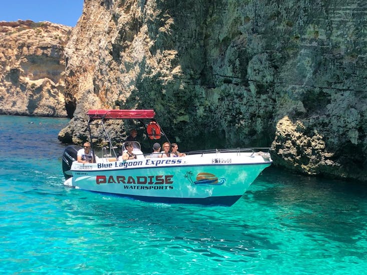 Boottocht van Mellieha naar Comino met Paradise Watersports Malta.