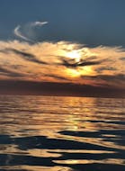 Le magnifique coucher de soleil lors de la Balade privée en bateau à fond de verre au coucher du soleil à Pefkos avec Baignade avec Lindos Glas Bottom Cruise Melani.