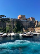 Gita in barca privata a Capri e le sue grotte con sosta per nuotare con Seremar srl Sorrento.