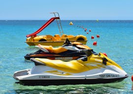 Jet skis verkrijgbaar tijdens de Jetski vanaf Makris Gialos Beach in Kefalonia met Albatros Water Sport Center Kefalonia.