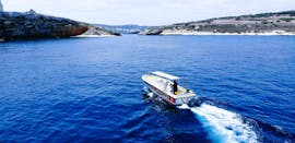 Le acque dal blu intenso in cui navigherete utilizzando il nostro Transfer in barca da Qawra a Comino e Gozo con Whyknot Cruises Malta.